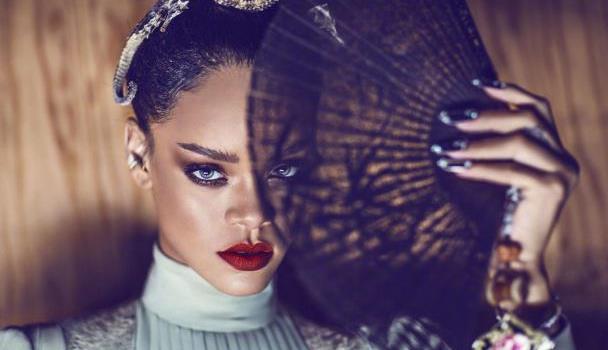 蕾哈娜欧美妆蛾翅眉,驾驭中国风毫不违和,不愧是山东天后!