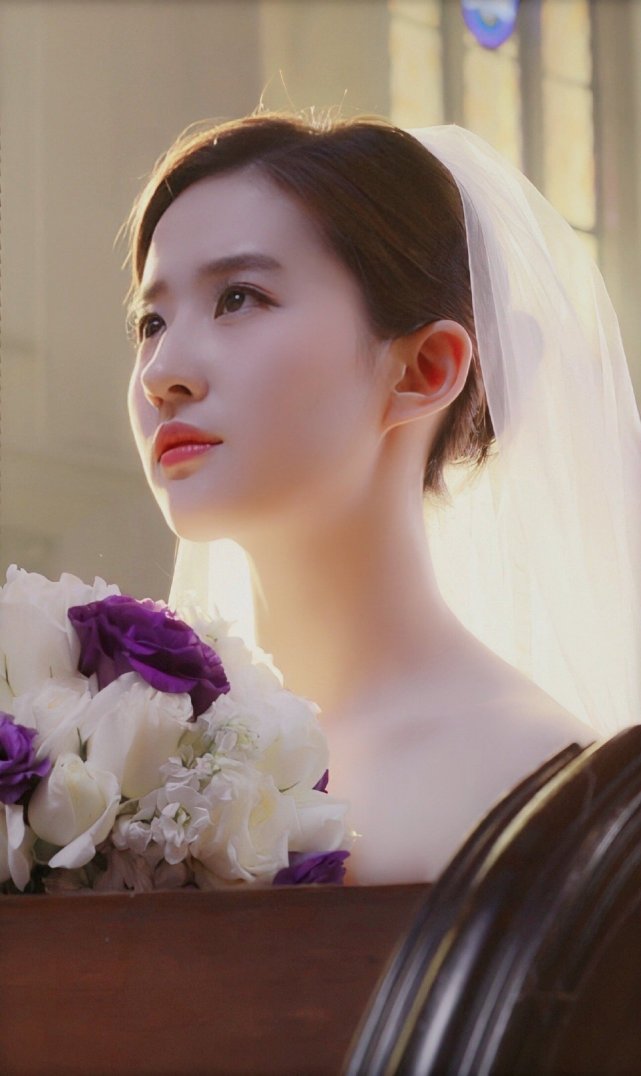 刘亦菲绝美婚纱照
