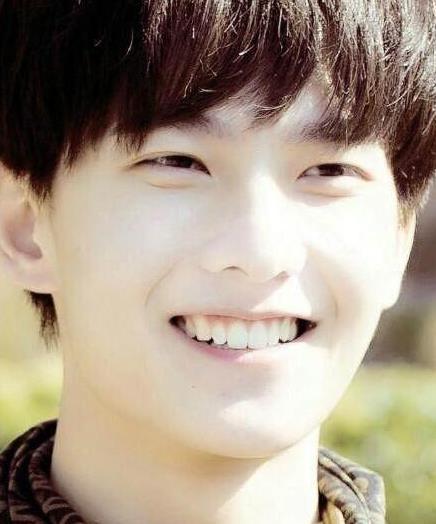 原以为杨洋的牙齿很好看,直到看见王凯,真的太整齐了!