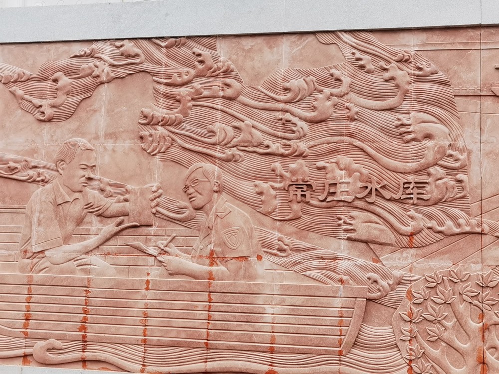 揭秘丨贾鲁河浮雕墙上有哪些"郑州符号"?_腾讯新闻