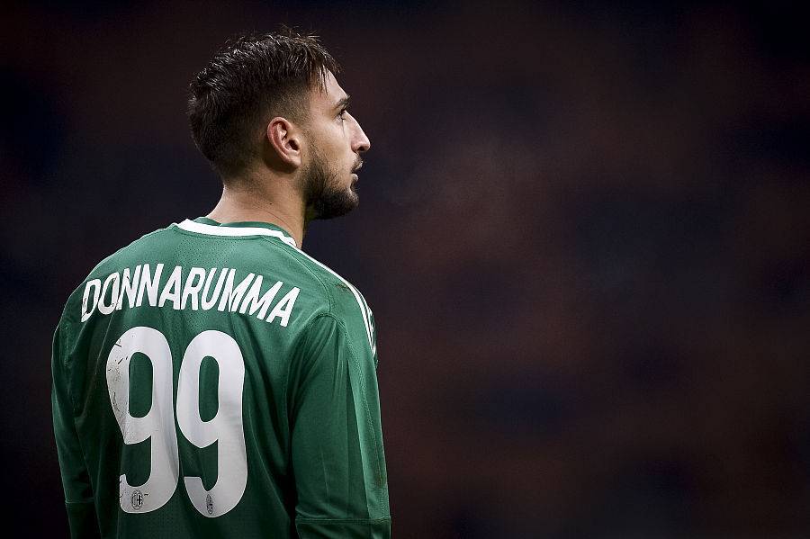 马丁·布雷斯韦特,24岁的西班牙左后卫菲波一起为巴塞罗那的未来而战