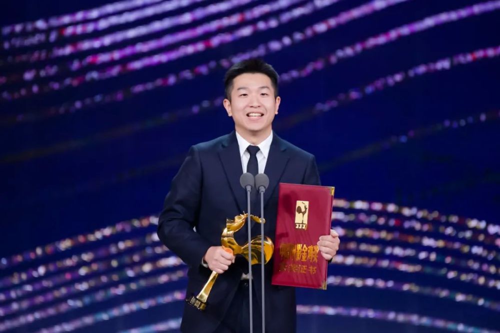 周冬雨成最年轻三金影后,流量更迭作品演技才是底气