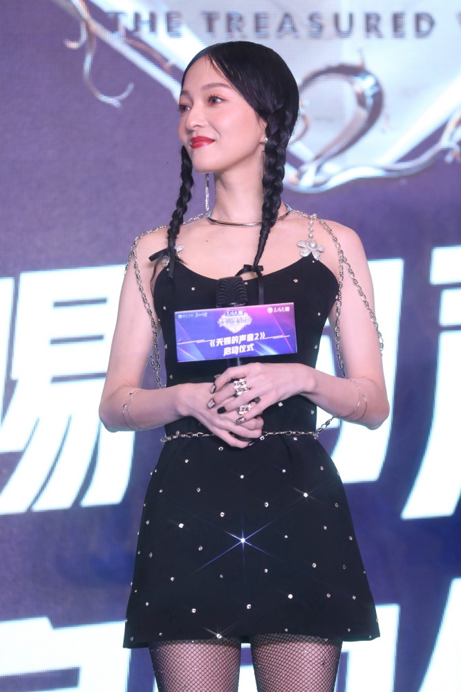 张韶涵扎双马尾宛如人间精灵与胡彦斌胡海泉模仿孟美岐跳舞嗨翻现场