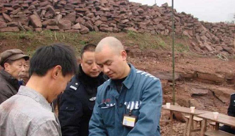 为什么犯人一进监狱要被剃光头