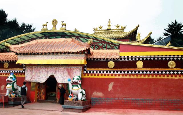 从金庸武侠小说中的紫衫龙王金毛狮王等角色浅说佛教护法