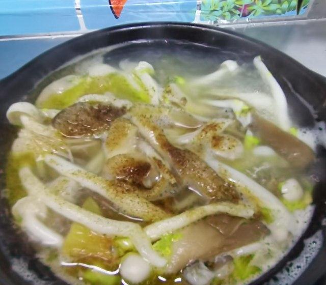 黄颡鱼煮菌菇味道鲜美至极做法简单