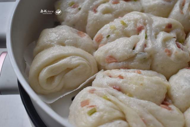 冬天 这样做香葱花卷简单快手 蓬松香软又营养 比馒头好吃多了 香葱 香葱花卷 花卷 面团