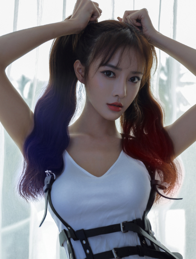 芮甜甜退赛yy年度凌晨分享写真美照图四挂了引发热议