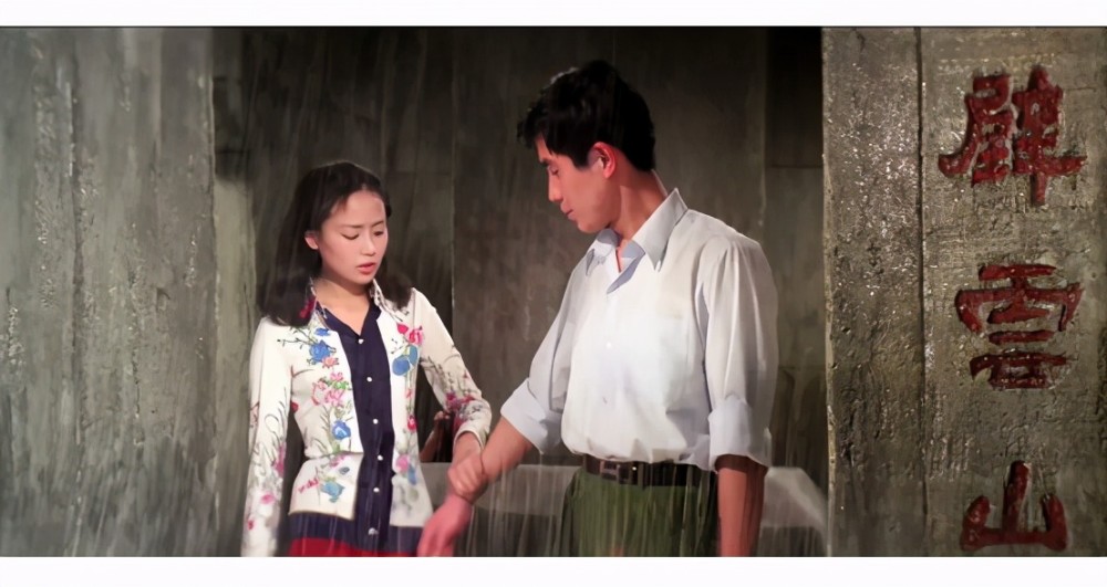 电影庐山恋故事两场吻戏删掉一场张瑜成汪嘉伟乌龙女友