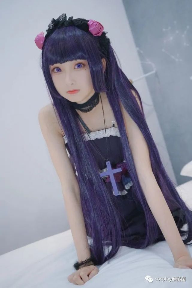 cos:谁家的黑猫跑出来了,是这个样子哦