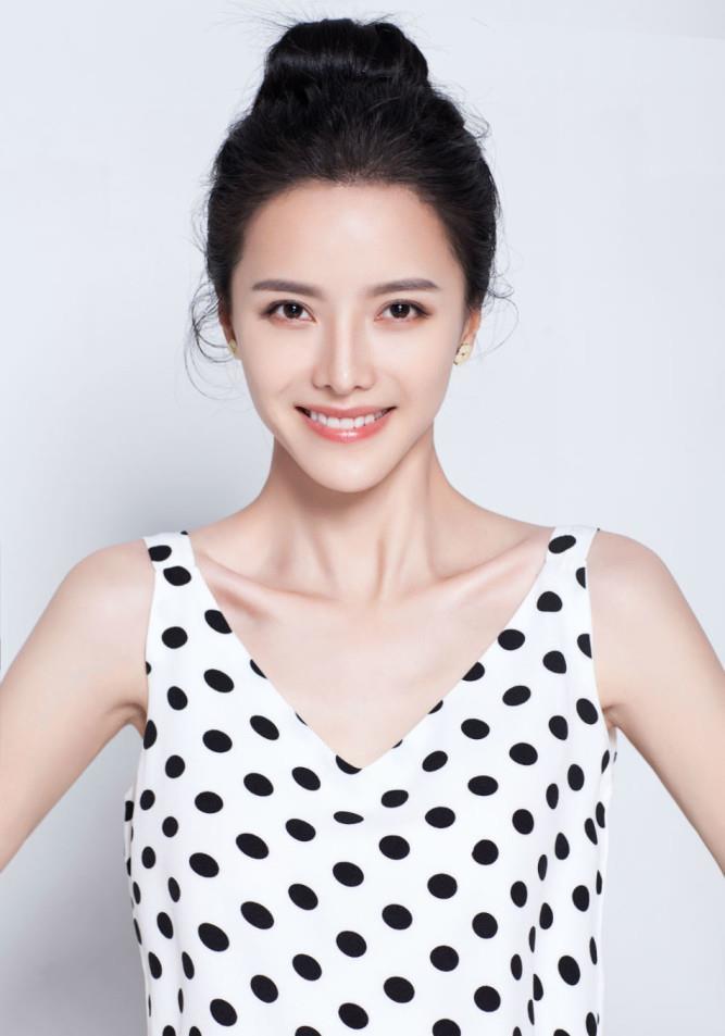 女神张芷溪 :第4899期时尚潮流穿搭欣赏