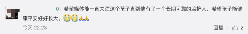  . 男孩跪守的母亲去世 父亲挂断电话