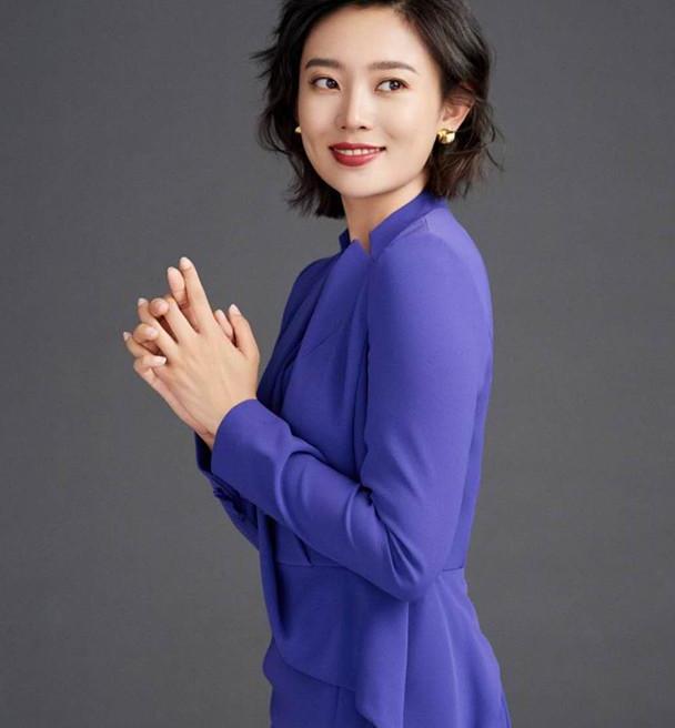 外景主持李七月穿小黑裙游苏州,身材丰腴太有女人味_腾讯新闻