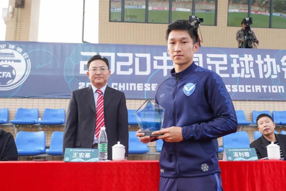 15号王冠宇获得最佳射手厦门鹭岛队冲乙成功,为厦门足球重返职业联赛