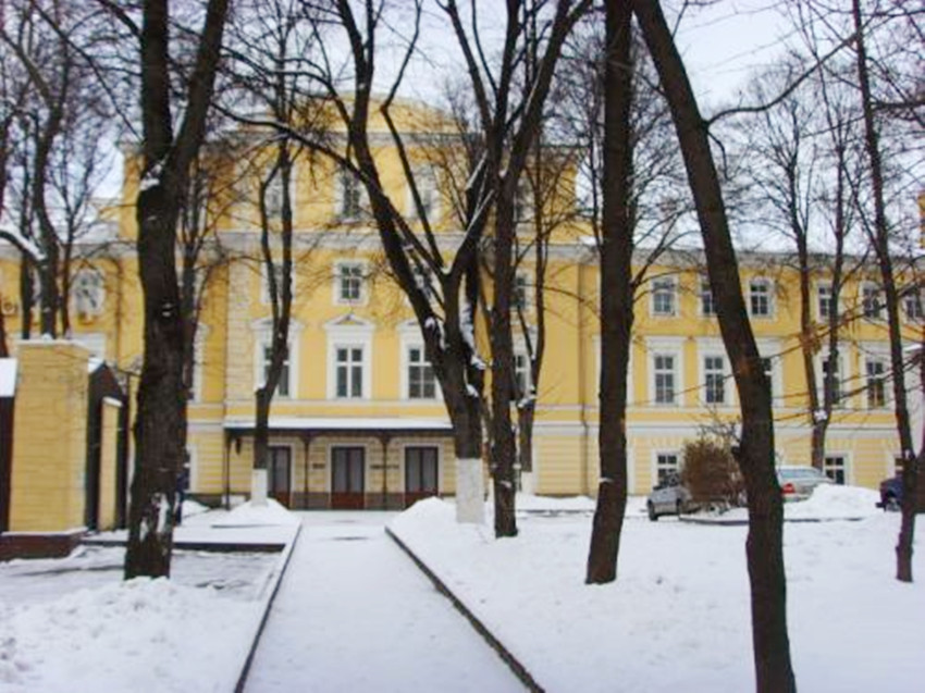 (莫斯科中山大学遗址)在学习之余,沈泽民带着怀有身孕的张琴秋,在风景