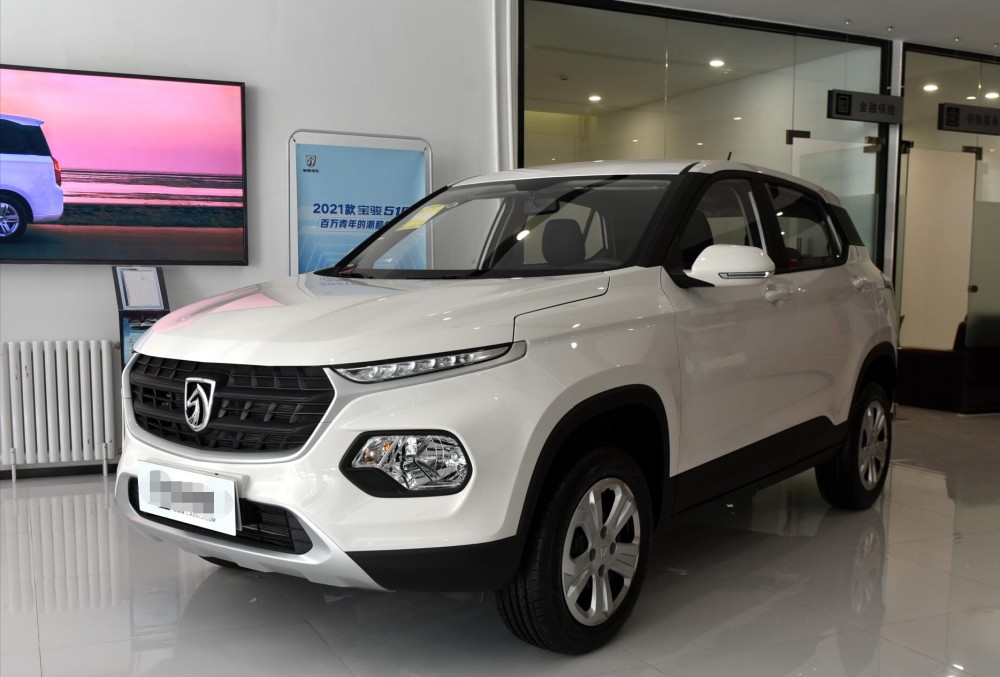 五菱suv"销量王",落地5.5万,油耗6升,新宝骏510真给力!