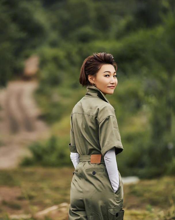 新闻联播李梓萌不戴假发太美啦!