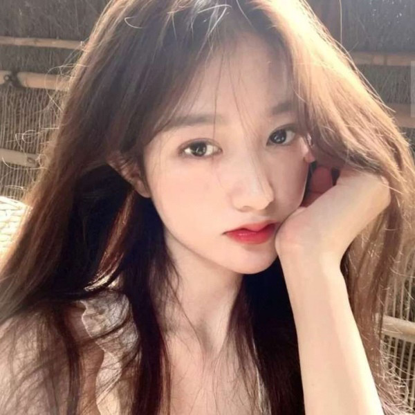 可爱女生头像:人确实经历了一些事情后,会偷偷换一种性格