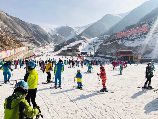 凤凰岭滑雪图片