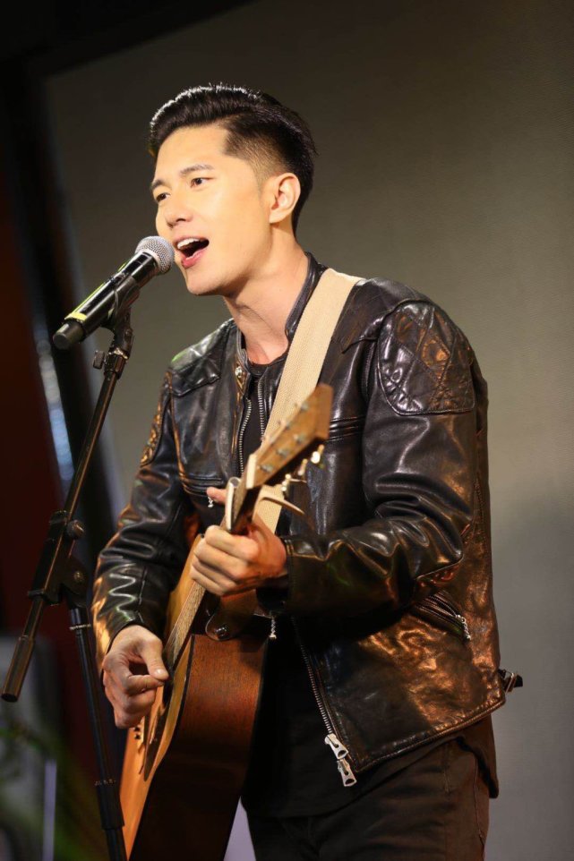 从偶像歌手到口腔医生 许君豪的人生ab面