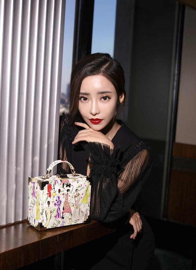 女神刘凡菲:第7646期时尚潮流美图欣赏