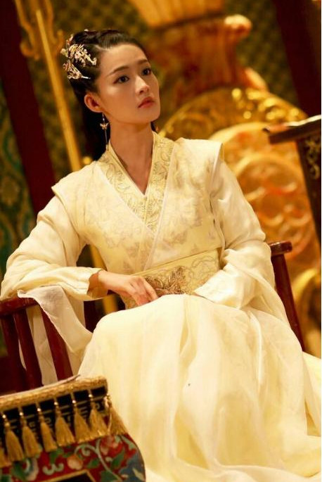 李沁还是学校老师非常看重的一个学生,她在昆曲中担任"第五代杜丽娘"