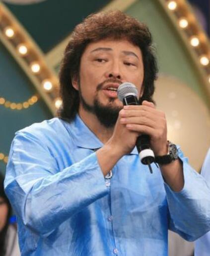 张菲和费玉清什么关系两人是兄弟为什么姓不一样