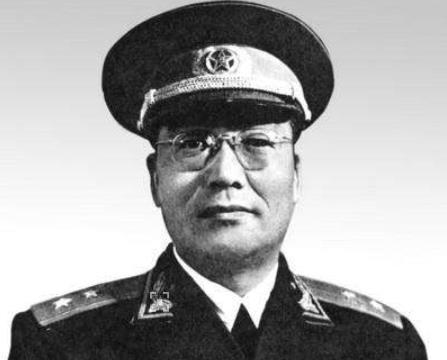 开国中将俘虏一名敌军军长,正要进行审问,陈毅元帅:快放人!