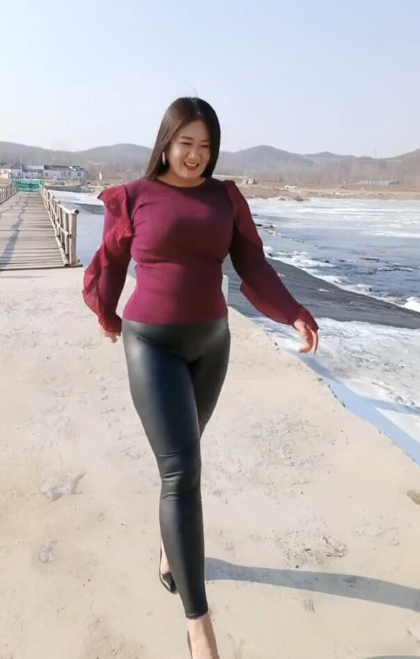 160斤微胖女神身材图片