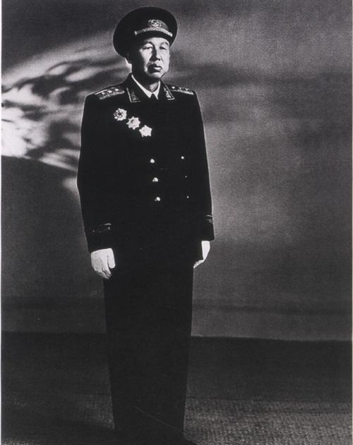 土匪打劫开国上将上将只说了一句话土匪就马上道歉还送他钱