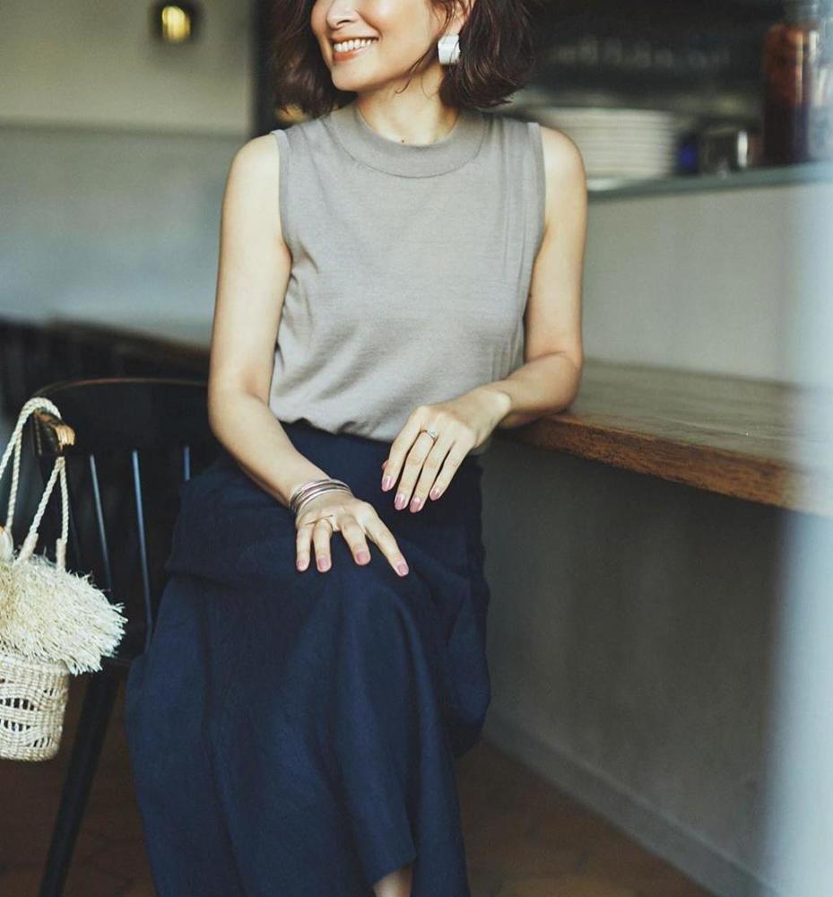 脸大又不高,40岁日系博主靠穿搭走红,优雅知性尽显高级品味