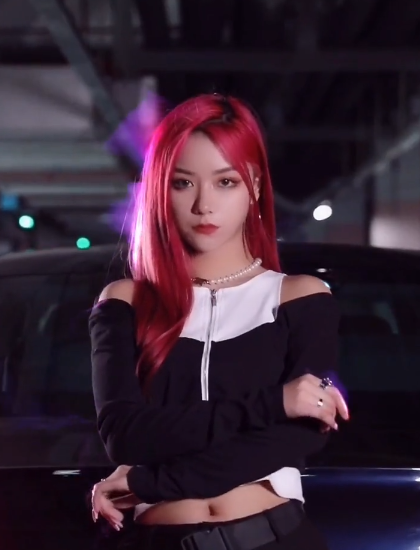 刀小刀人气下滑后,特将红发染成"铅笔灰",看清效果