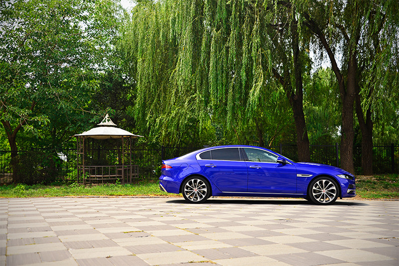 捷豹xel左手优雅右手运动