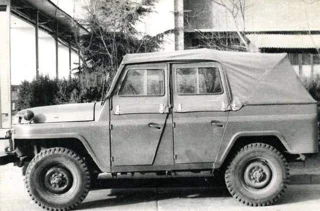 北京212越野车解放军曾经的军马老司机心中的绿吉普