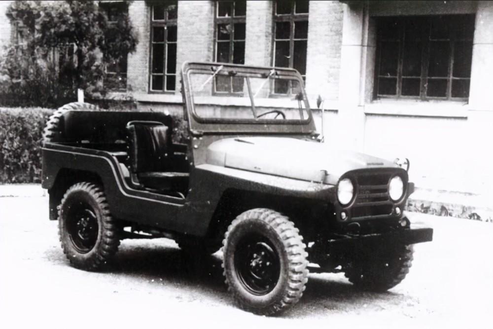 北京212越野车解放军曾经的军马老司机心中的绿吉普