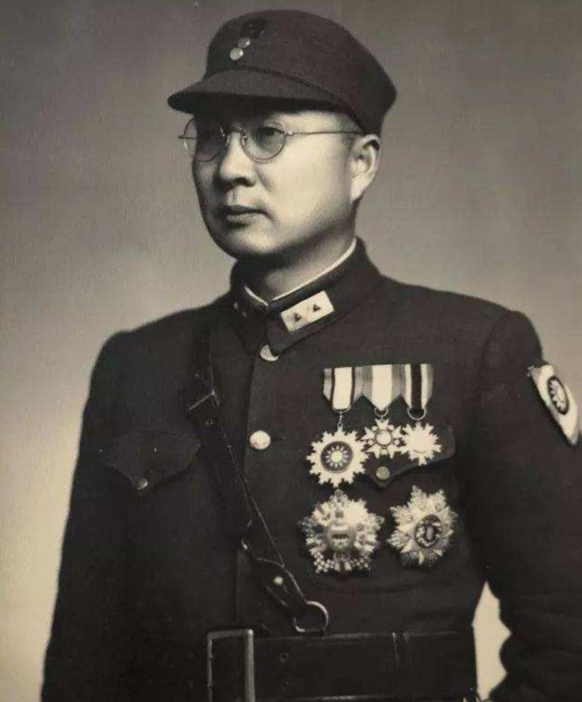 薛岳让罗卓英带19集团军拦截赣北的敌人,同时让杨汉域带领第27集团军