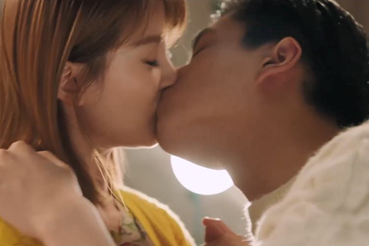 有种吻戏叫胡一天和乔欣镜头拉近十倍看清两人嘴唇观众懵了