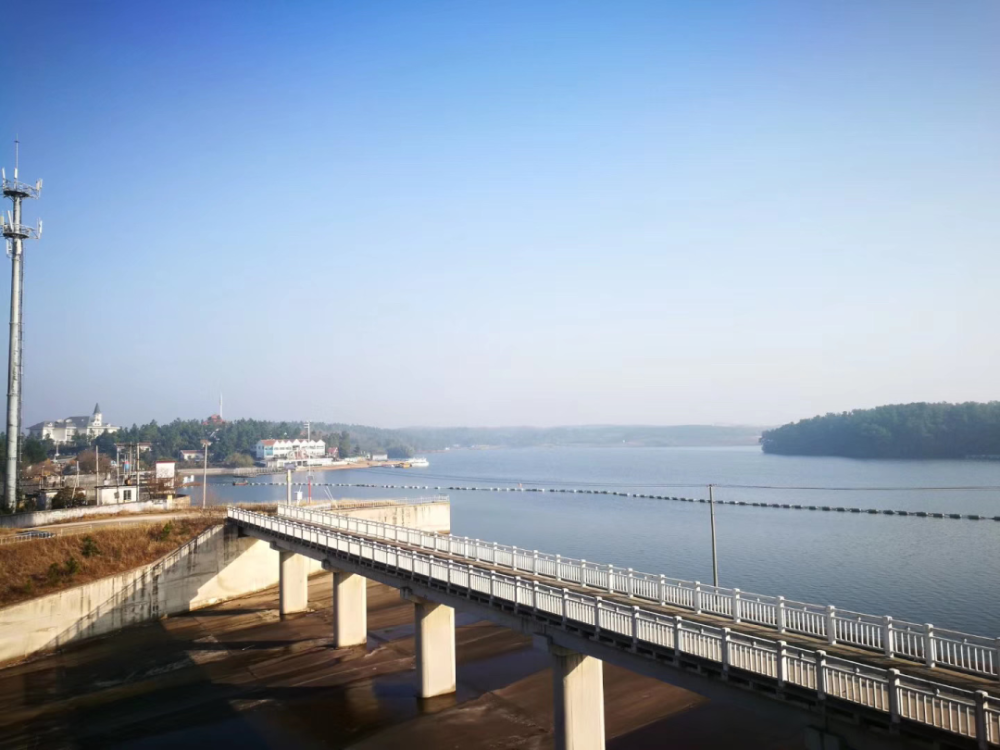 岱山湖湖面7500亩,相当于杭州西湖的面积.