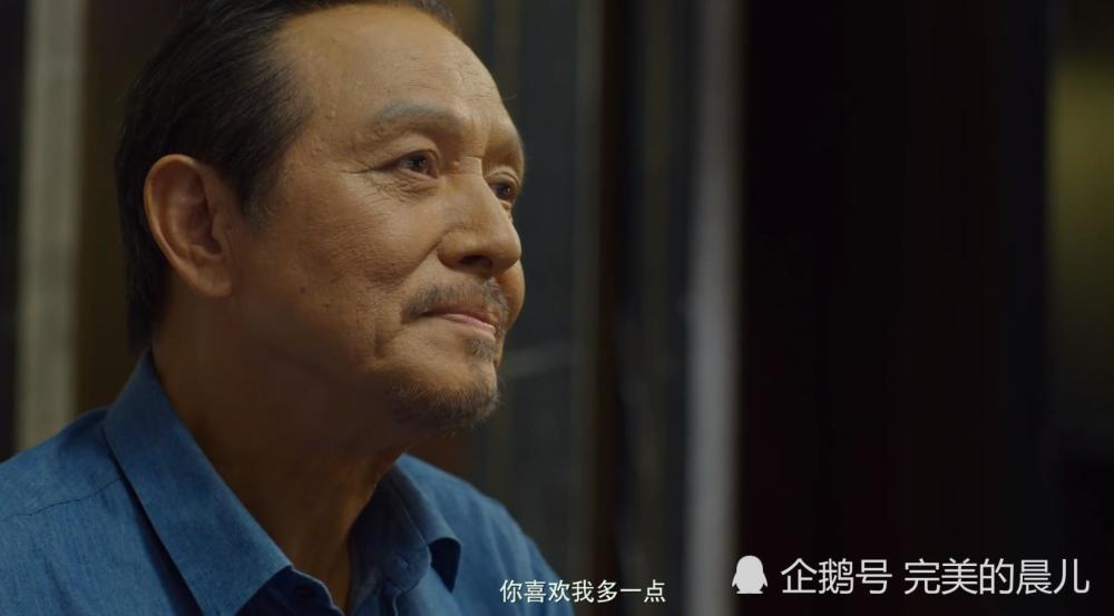 相依为命,但因为没有钱去改变自己的命运;而张国柱扮演的是一位有钱人