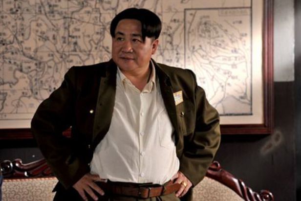 他是抗日名将一生共娶了40多个老婆83岁去世至今仍未入土