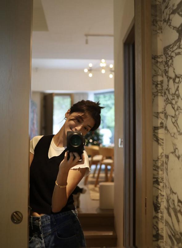 吴千语晒近况意外曝光新居,豪华装修显阔气,与施伯雄感情成谜