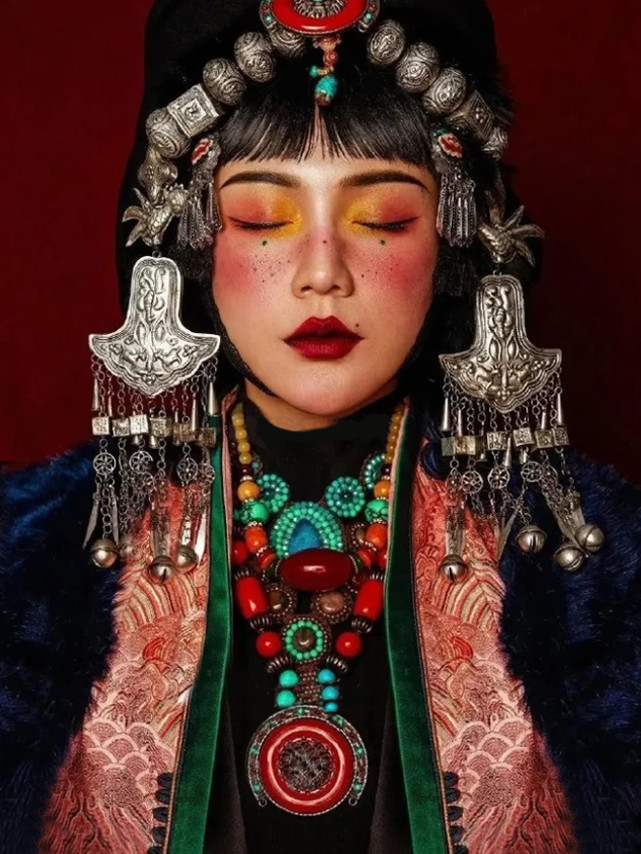 丁真佩戴的绿松石耳环你了解多少？那就跟着我们一起学习一下吧