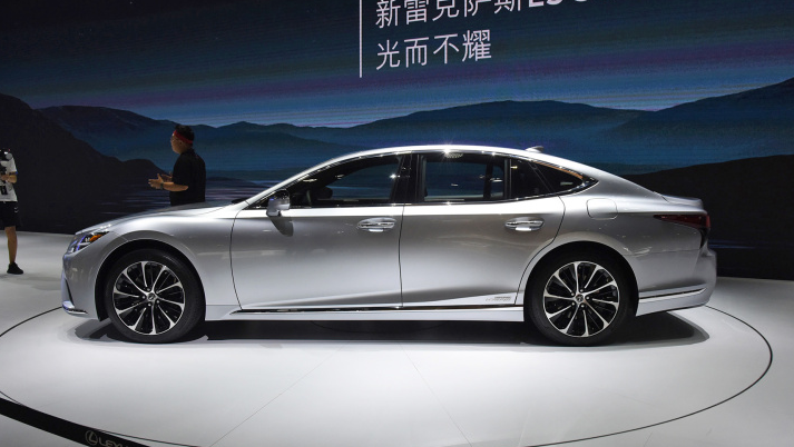 全新一代"丰田王"!长超5米2气场直逼奥迪a8,标配3.5lv6发动机