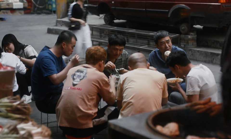 装台除张嘉译和闫妮外这些配角和场景也是热播因素