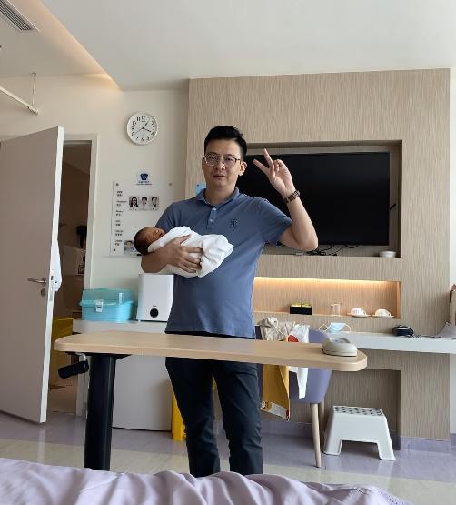 20岁网红身价过亿,控诉中年总裁骗婚生子,还被要求把儿子给原配?