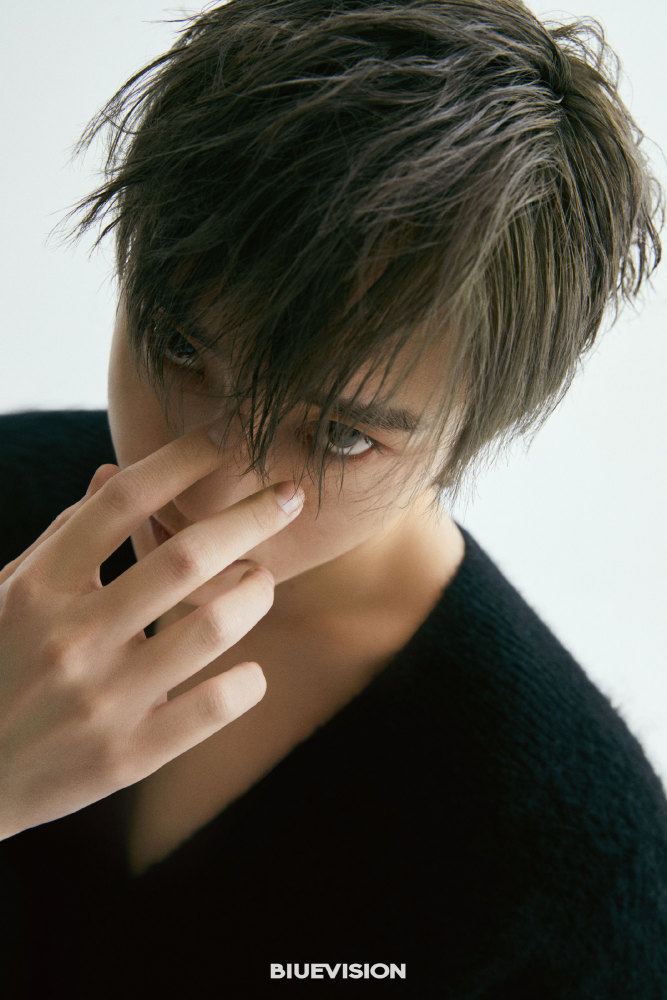 bluevision12月封面人物r1se刘也