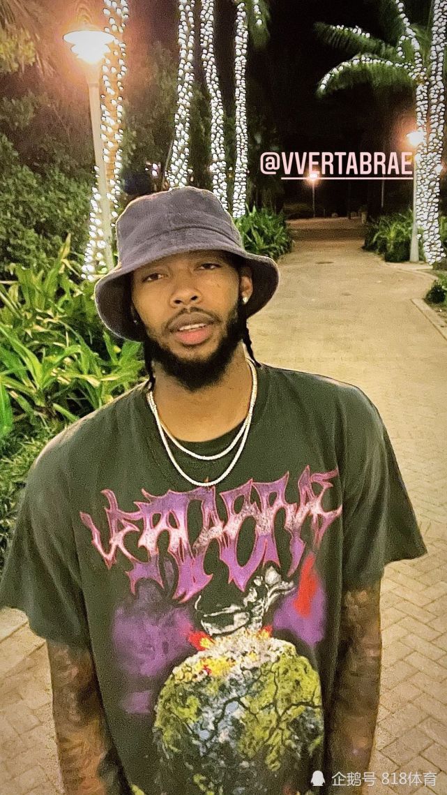 亿万富翁英格拉姆签下5年16亿肥约卑微发问谁能给我烧两天饭