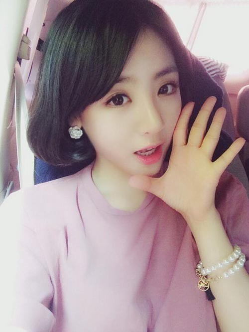 成员eunb(高恩妃)因未扣安全带,车祸时被抛出车外而身受重伤,送医当天