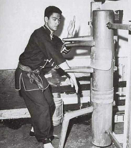 世界咏春拳第一人叶问从富二代到穷鬼极少打架却成就李小龙