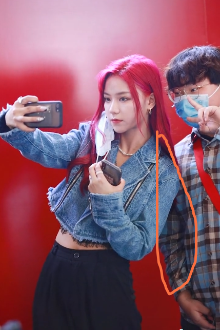 刀小刀线下参加活动被拍看到她与男粉的合照方式我承认我羡慕了